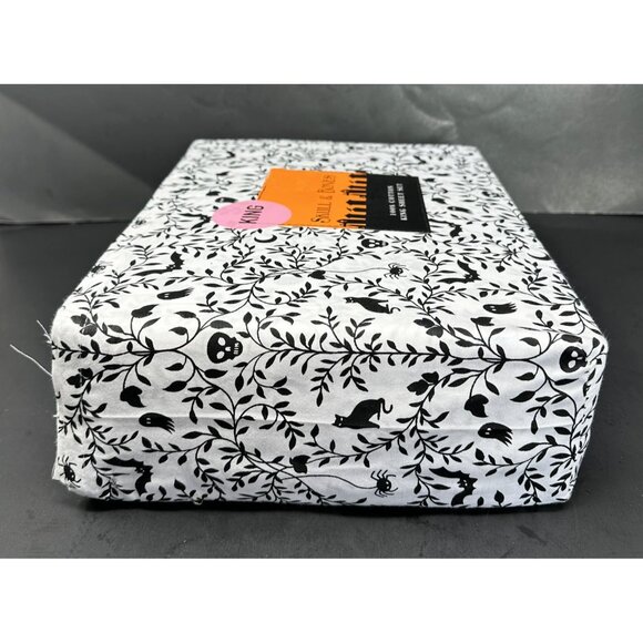 SKULL & BONES Cotton KING SHEET SET Skulls Spiders Bats Cat Ghosts Moons NIB NEW - Picture 4 of 7